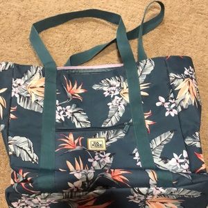Beach bag with cooler pocket